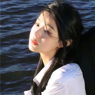 漂浮于太空的教室 海报